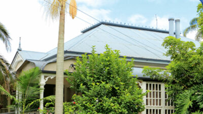 TREASURE HUNTERS FIND BURFIELD HOUSE