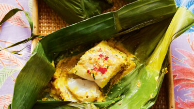 Steamed fish parcels with lemongrass