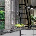 A tiny kitchen that cleverly fits storage and appliances