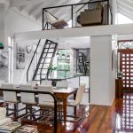 A tiny kitchen that cleverly fits storage and appliances