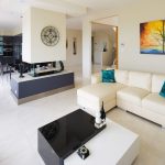 Innovative Exterior: Natural reflection