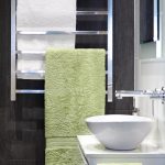 Deep Illusion: Natural-toned bathroom design