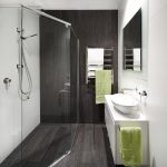 Deep Illusion: Natural-toned bathroom design