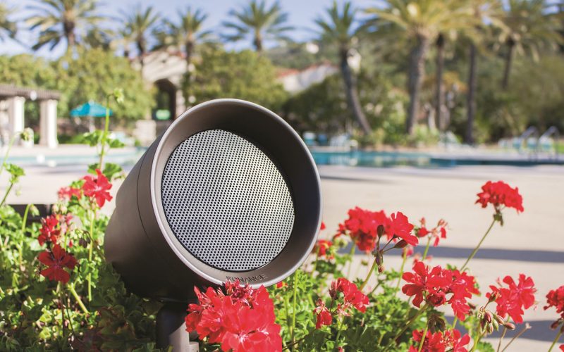 PSS024_Feature_ENTERTAINMENT MOVES OUTDOORS  SLS by pool