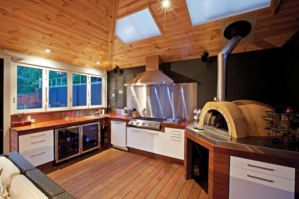 A kitchen designed and built for year-round entertaining. Photo courtesy of Pergolas R Us.