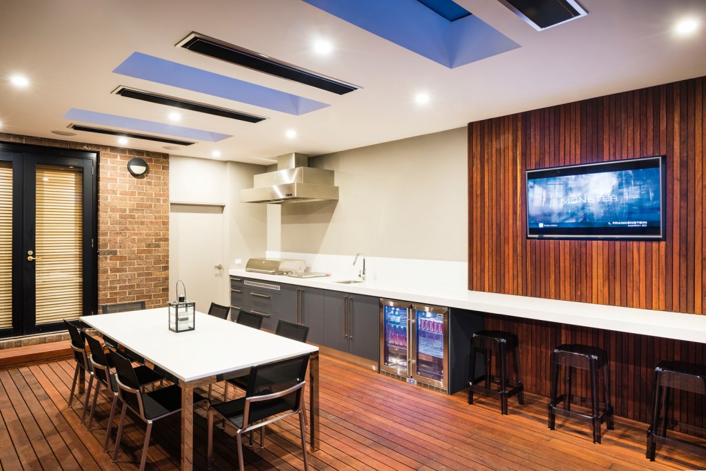 A fully equipped outdoor kitchen and entertaining area. Photo courtesy of Apex Landscapes.