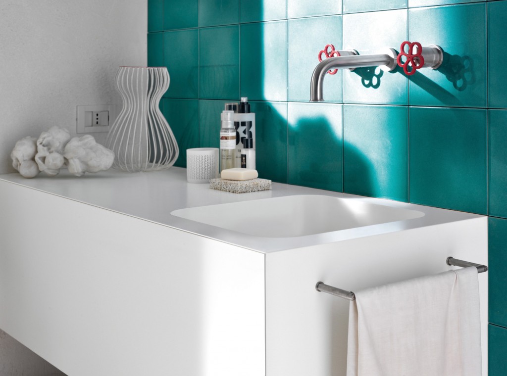 Bathed in Mediterranean sunlight, artisan-style aquamarine tiles contrast with the velvety smooth touch of a Corian Serenity basin set into a Corian Glacier White vanity top. The space evokes the fresh fragrance of a bright summer morning by the sea.