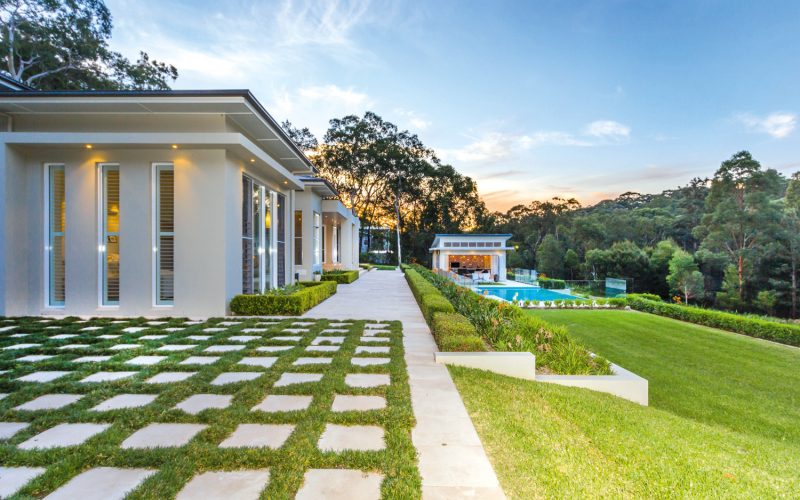 The swimming pool cabana acts as separate accommodation for weekend drop-ins by family and friends and also as an extension to the pool area for sunny afternoons