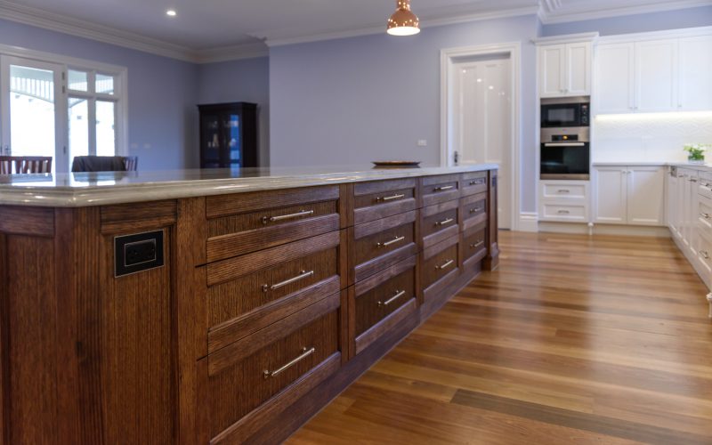 Period-style palace: kitchen design