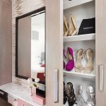 Drawers in contrasting colours create a nice balance to the study area