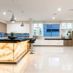 Modern kitchen: innovative, warm and striking