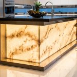 Modern kitchen: innovative, warm and striking