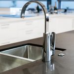 Modern kitchen: innovative, warm and striking