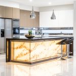 Modern kitchen: innovative, warm and striking