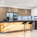 Modern kitchen: innovative, warm and striking