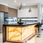 Modern kitchen: innovative, warm and striking