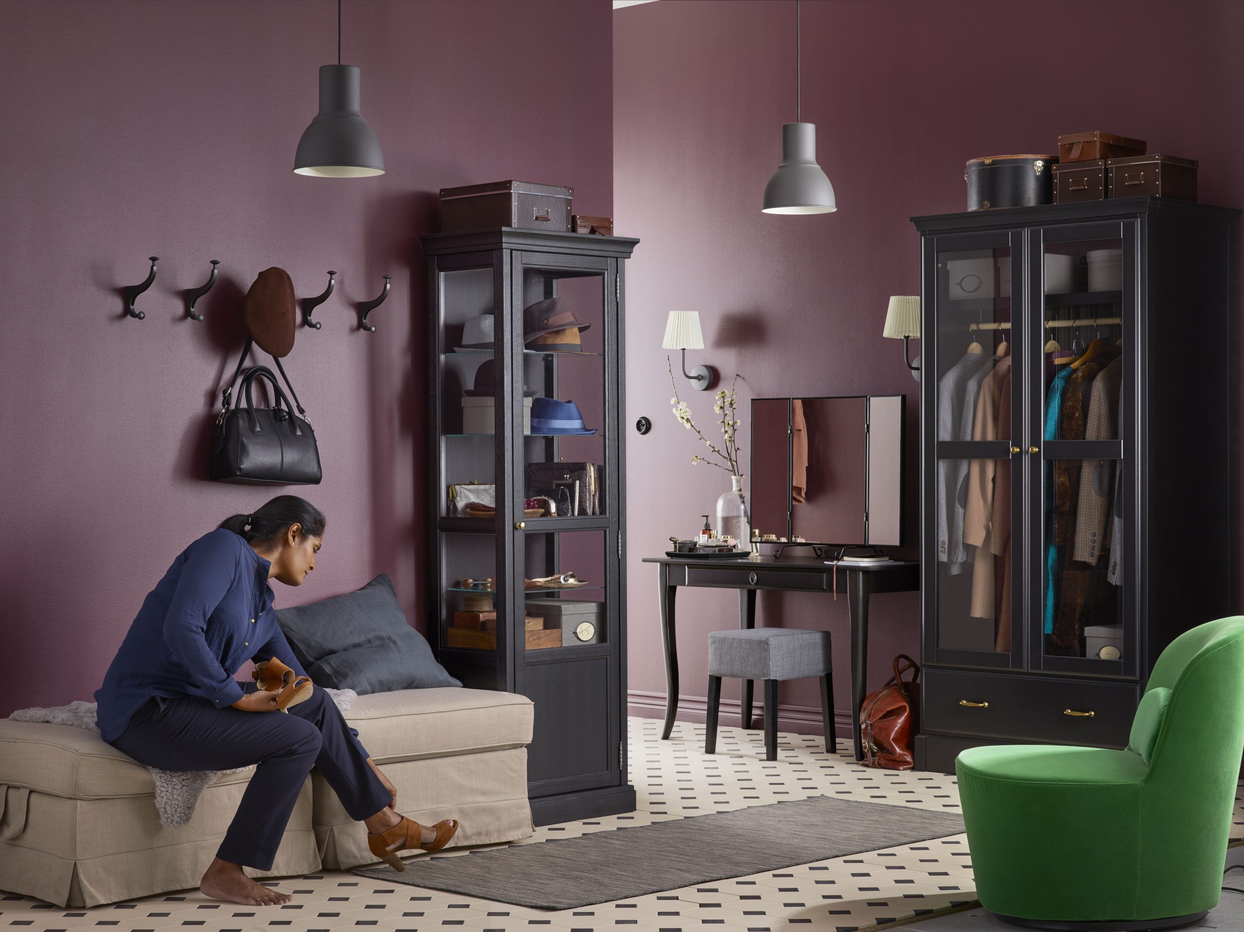 9 Wardrobe PH135659 C3