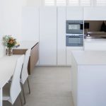 Where modern and traditional meet: an elegant kitchen design