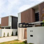 Using aluminium battens to create a bright, contemporary home facade