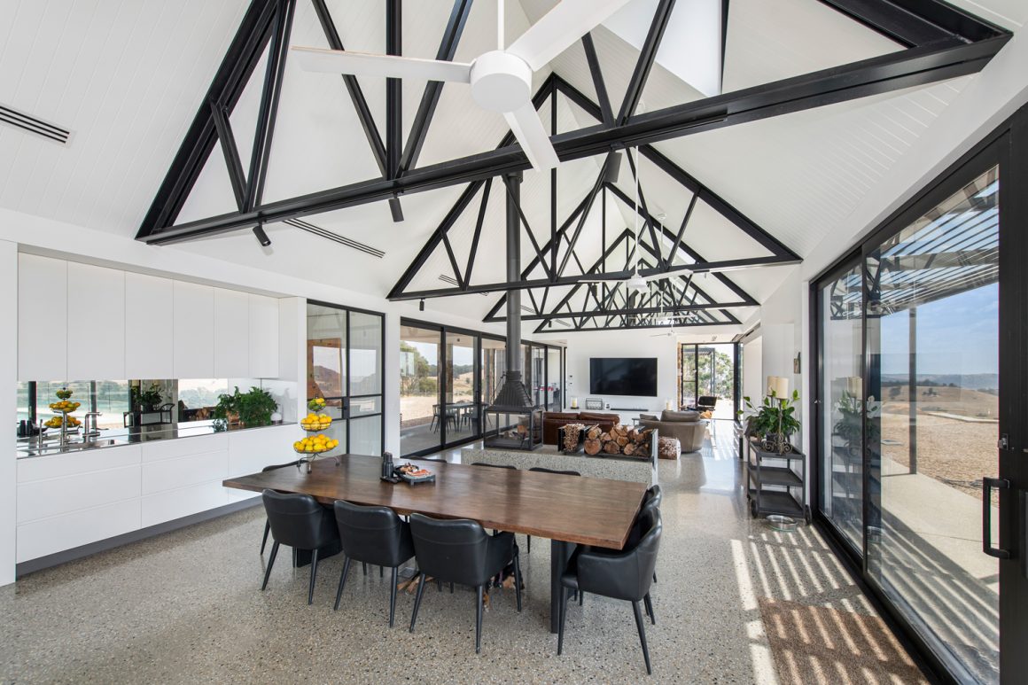 Hedger Constructions Receives 2023 MBAV Building Excellence Awards for Stunning Rural Property