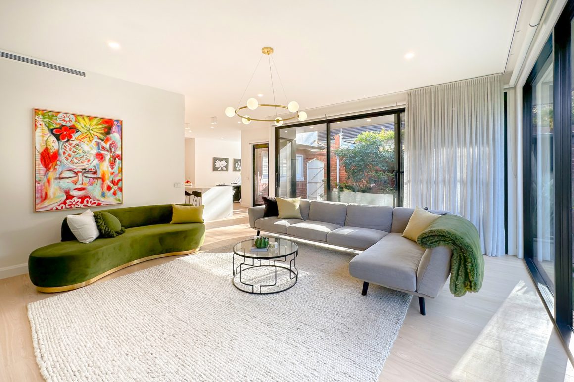 From Dull to Dazzling : A Spacious Transformation - Completehome