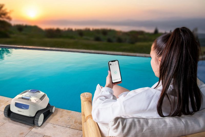 Dolphin Liberty cordless pool cleaner