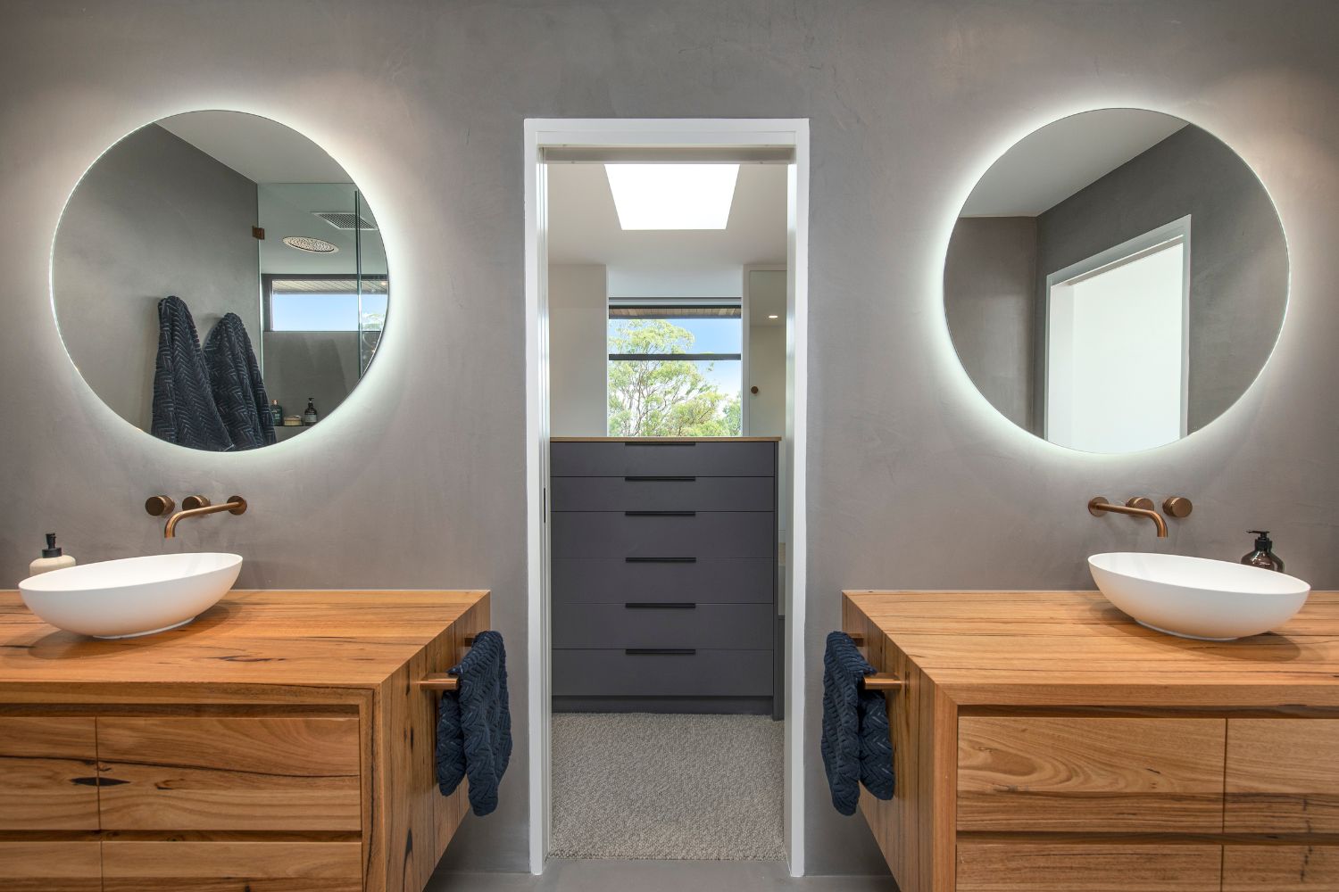 Hedger Constructions