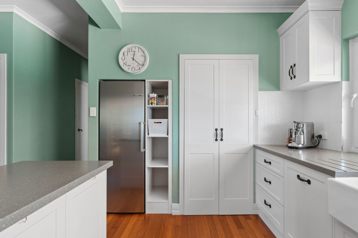 A Modern Take on a Classic Kitchen