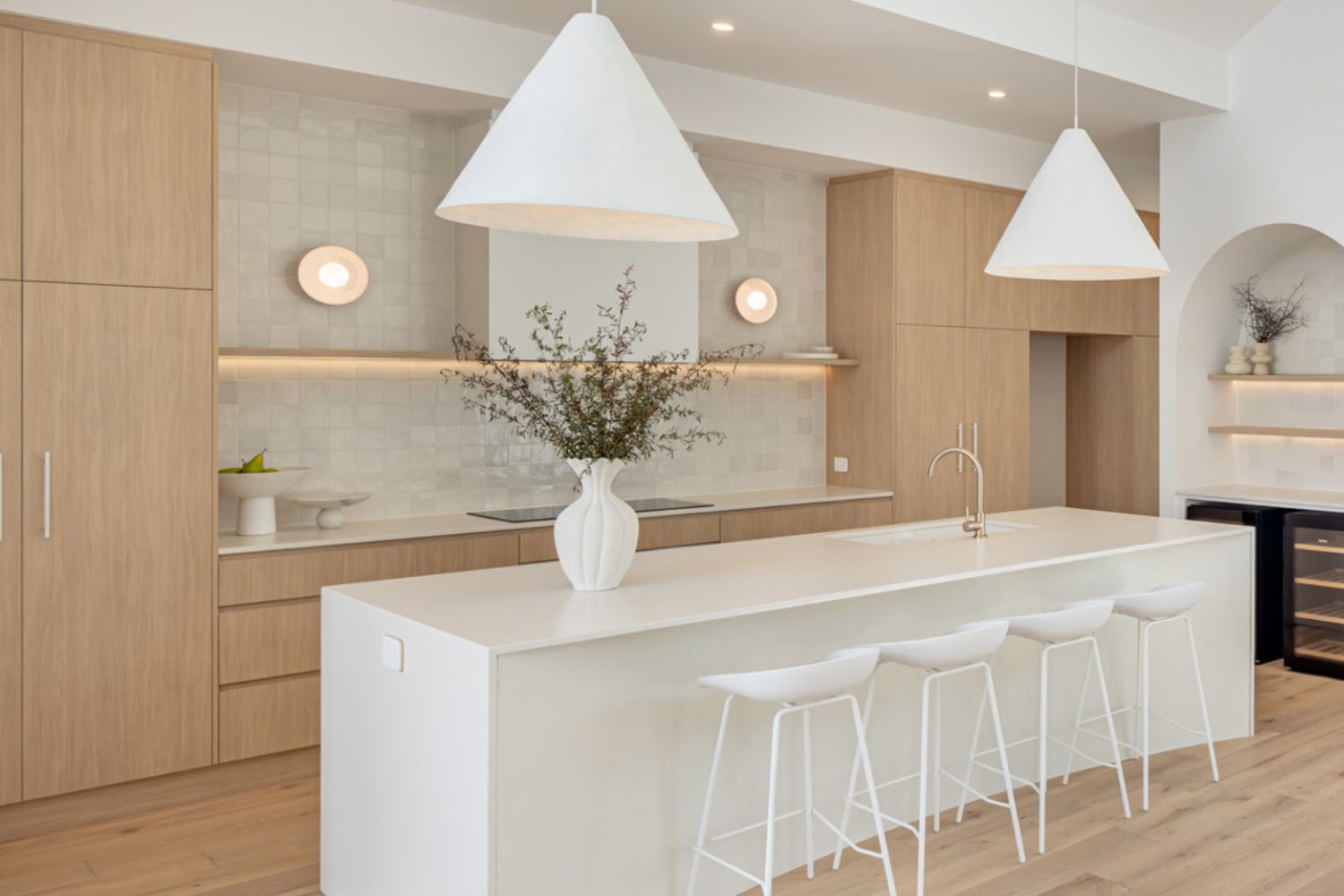 The Warmth and Beauty of Woodgrain Bring This Adelaide Kitchen to Life ...
