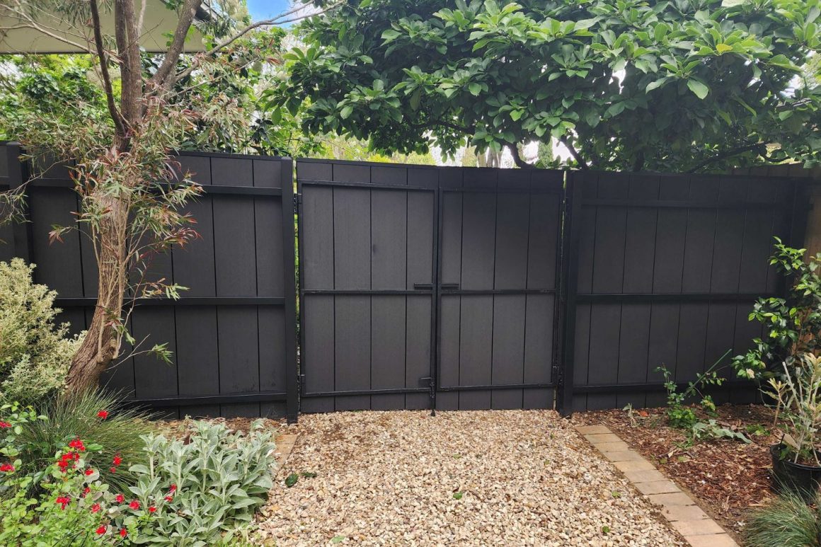 Futurewood Castellated Cladding Fencing with Aluminium Framing ...