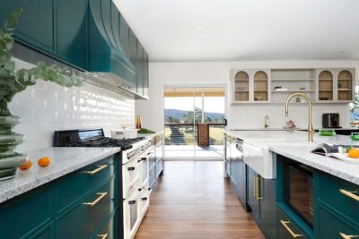 Farmhouse Kitchen, Austaron