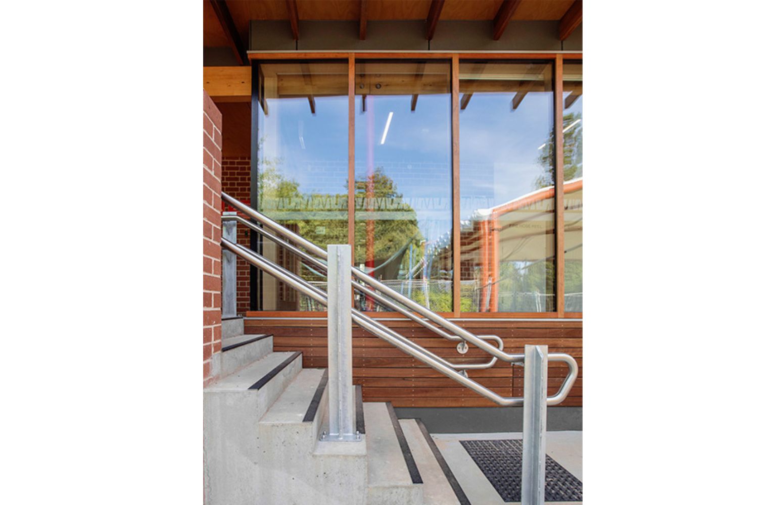 A Passivehaus school, Paarhammer Windows