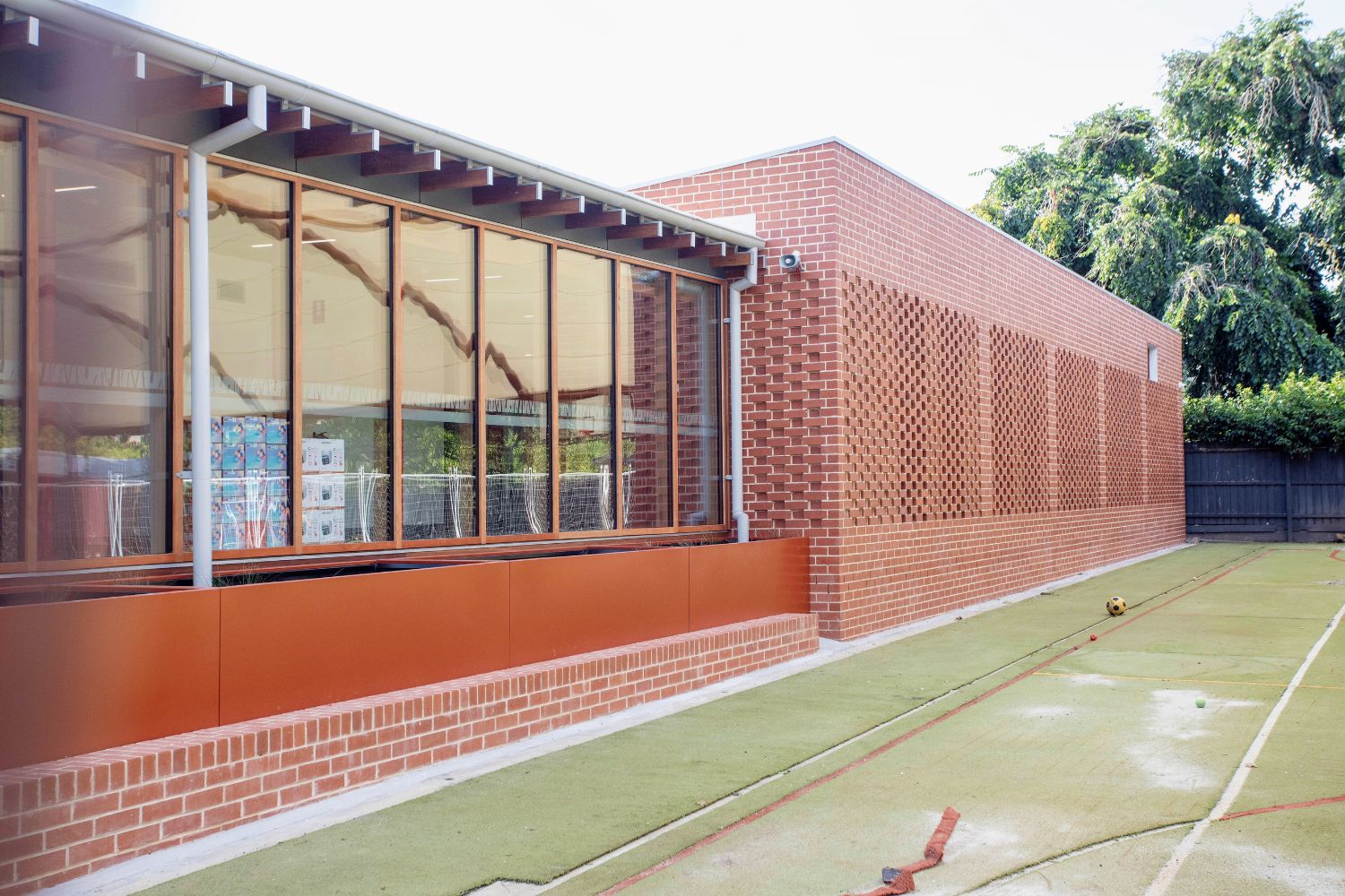 A Passivehaus school, Paarhammer Windows