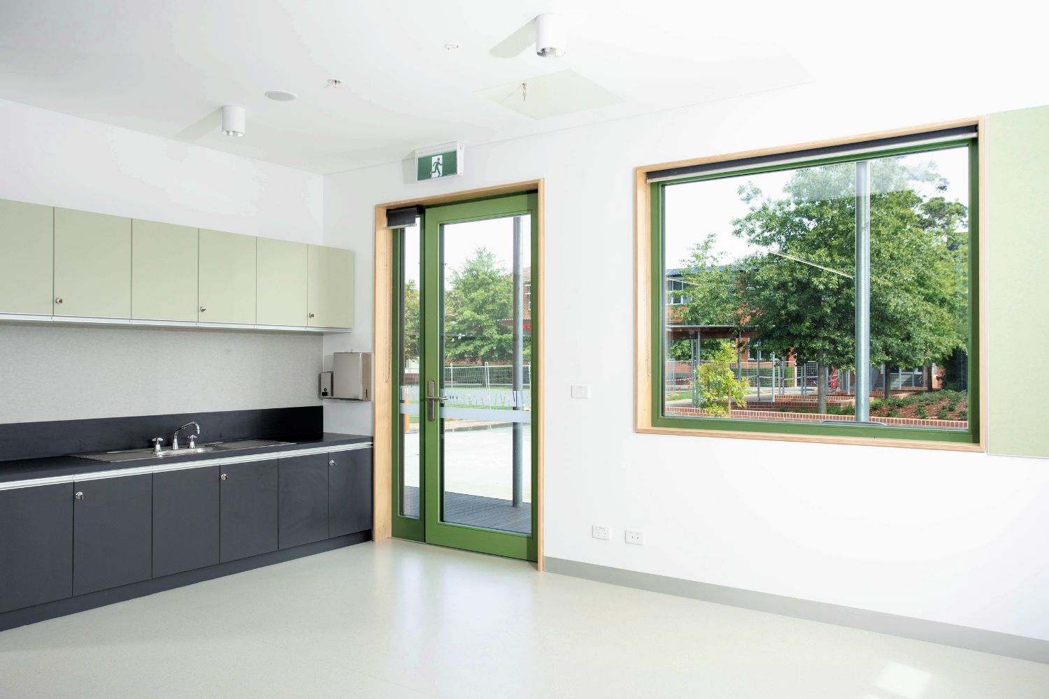A Passivehaus school, Paarhammer Windows