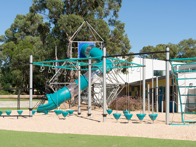 imagination play, rope climbing structure