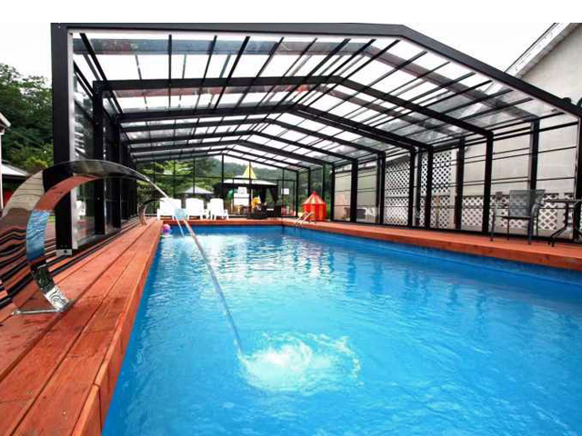 Features and Benefits of a Pool Enclosure