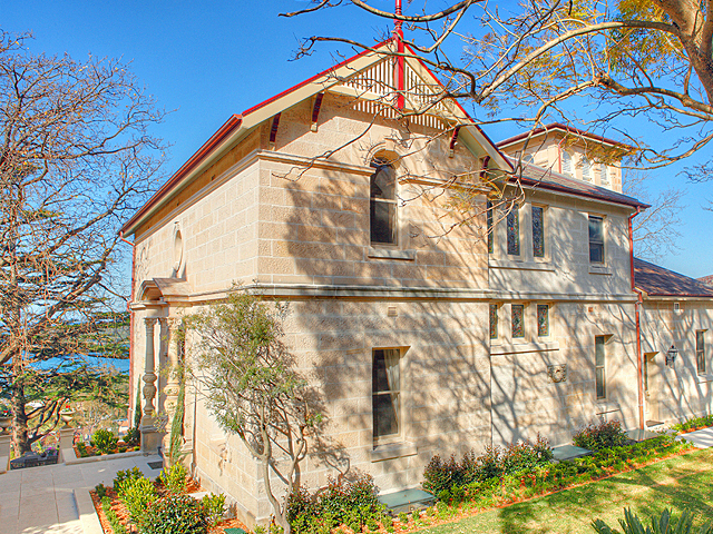 Mosman, Gosford Quarries Mangrove Buff sandstone colour range, sparrow peck finish