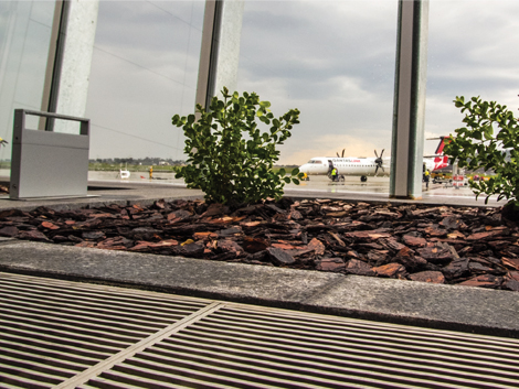 EJ Keeps Airport Running in Rain