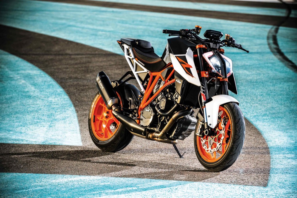 ARR141_-KTM-Super-Duke-R-2-157265_KTM-1290-SUPER-DUKE-R-MY-2017