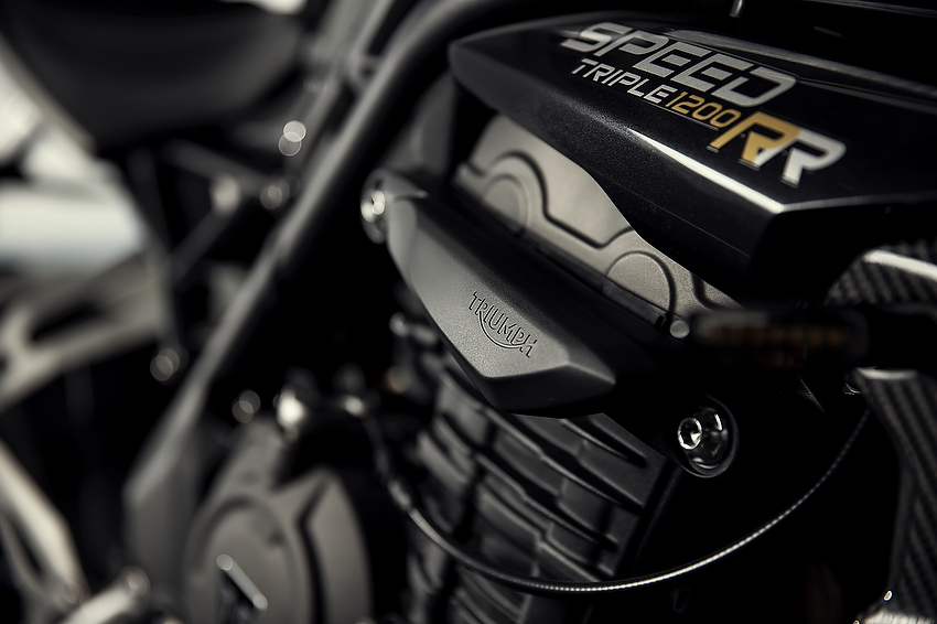 19955_Speed_Triple_1200_RR_MY22_Accessory_Detail_N4I24911_ML_ORIGINAL