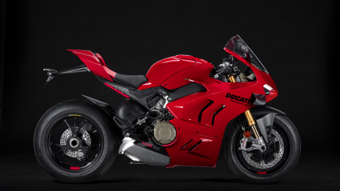 MY22_Ducati_PanigaleV4S _28__UC353982_Mid