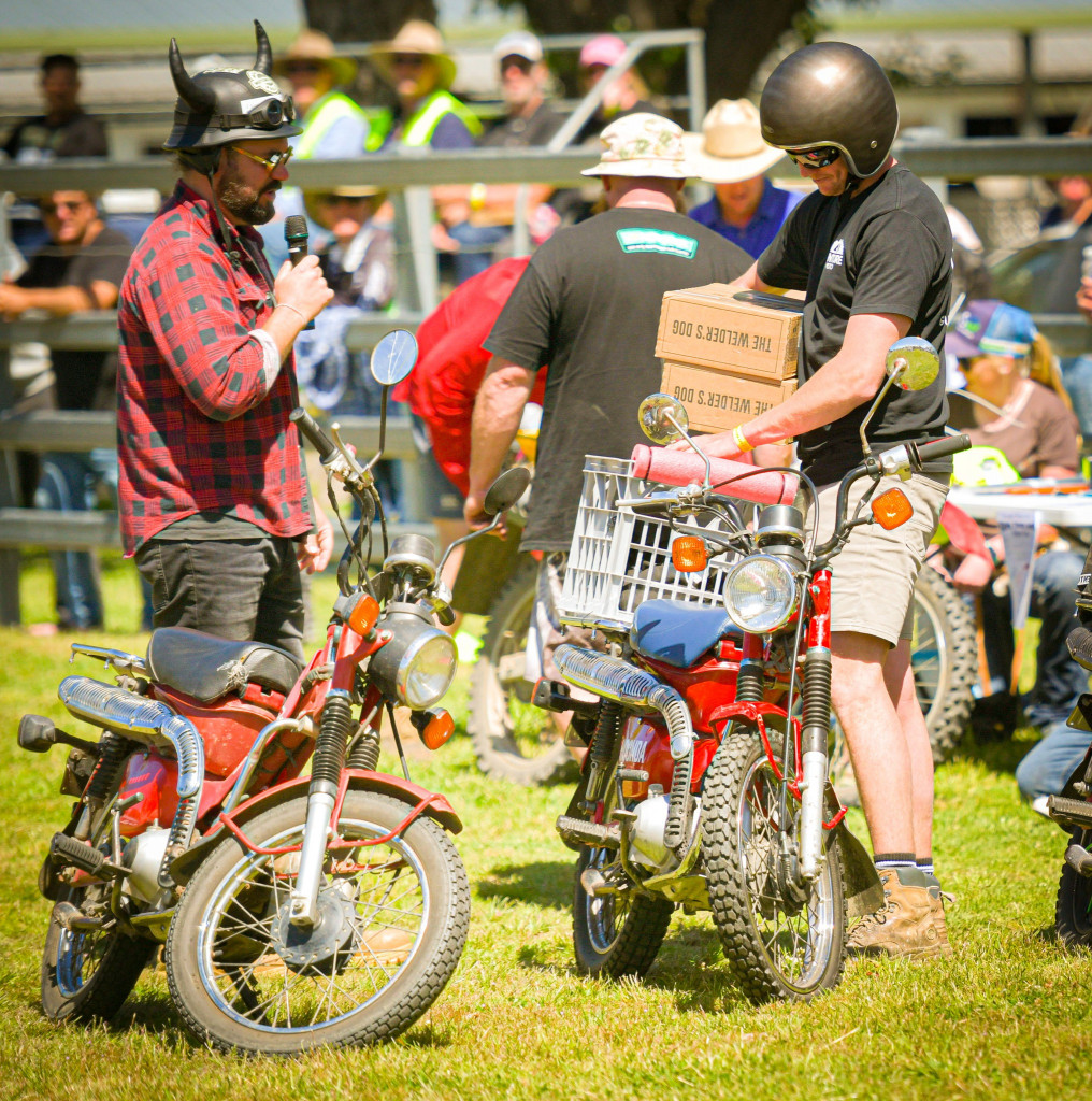 Postie Winner_Harley Carlon from Uralla with MC Ben Mingay_credit Bugsy Plowman Photography