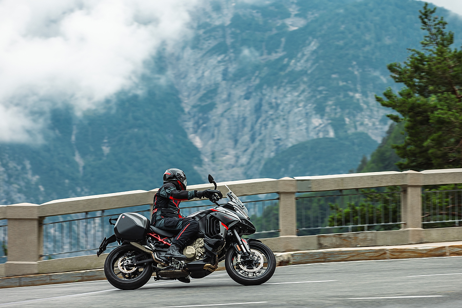 MY24_Ducati_Multistrada_V4s_Grand_Tour_139_UC549600_High