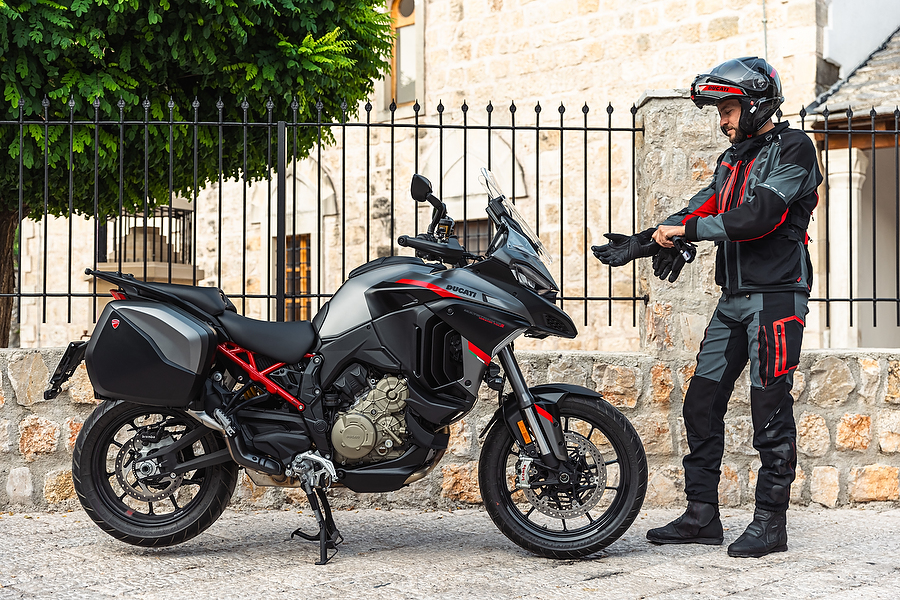 MY24_Ducati_Multistrada_V4s_Grand_Tour_104_UC549559_High