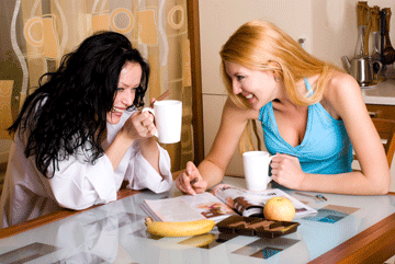 Two_friends_chatting