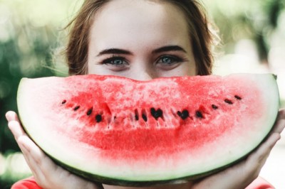 Fruit as a natural beauty product? Find out how to feed your skin, naturally.